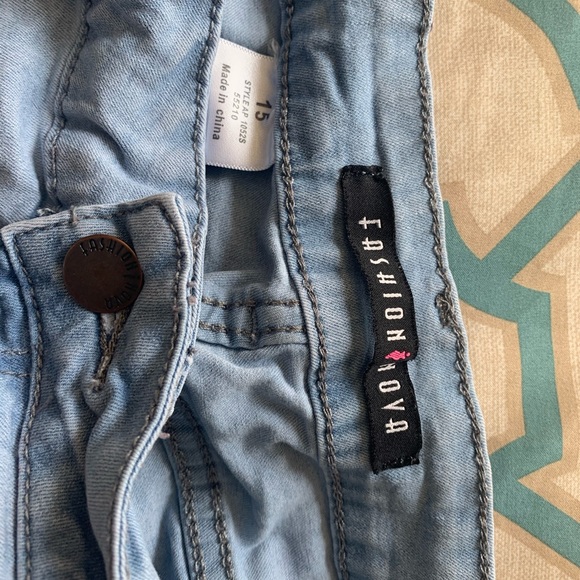 Ripped Jeans - Picture 3 of 5